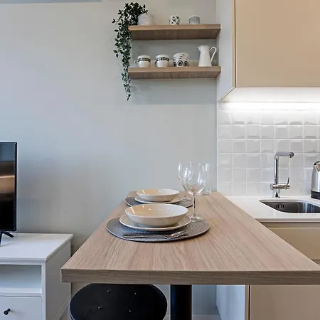 31 Janeiro 157 - Delightful 1br Flat W/ Ac & Balcony By Lovelystay *