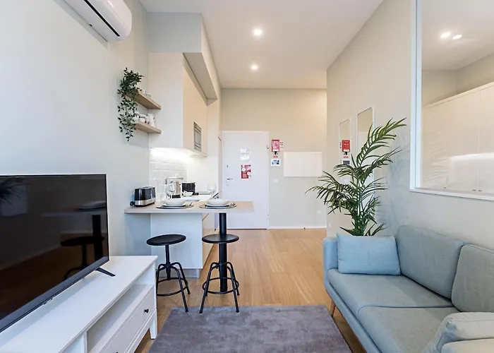 아파트 31 Janeiro 157 - Delightful 1br Flat W/ Ac & Balcony By Lovelystay 포르투