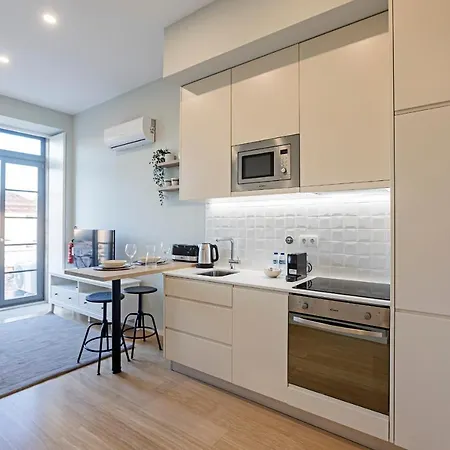 31 Janeiro 157 - Delightful 1br Flat W/ Ac & Balcony By Lovelystay