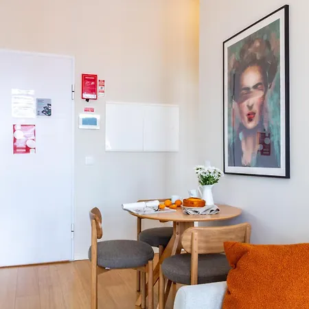 Appartement 31 Janeiro 157 - Delightful 1br Flat W/ Ac & Balcony By Lovelystay *