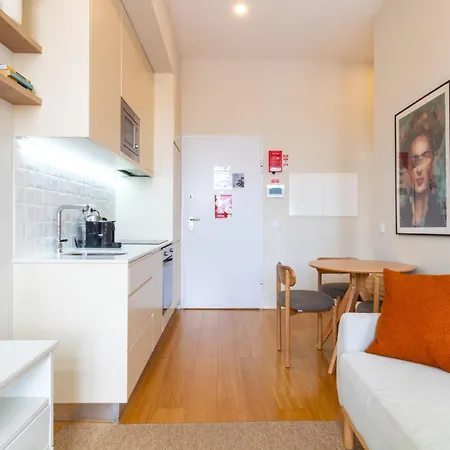 31 Janeiro 157 - Delightful 1br Flat W/ Ac & Balcony By Lovelystay