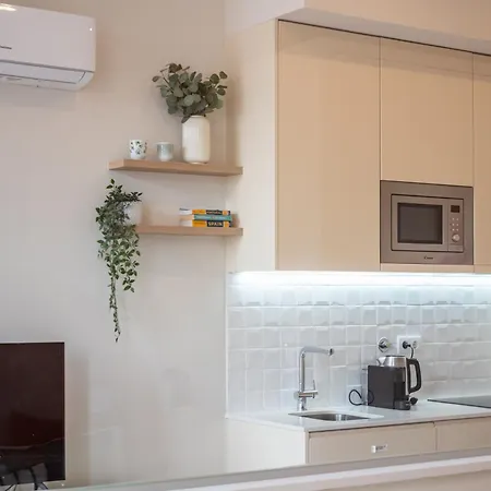 Appartement 31 Janeiro 157 - Delightful 1br Flat W/ Ac & Balcony By Lovelystay *