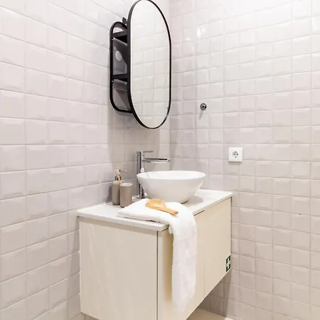 31 Janeiro 157 - Delightful 1br Flat W/ Ac & Balcony By Lovelystay *