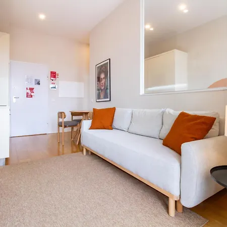 31 Janeiro 157 - Delightful 1br Flat W/ Ac & Balcony By Lovelystay *