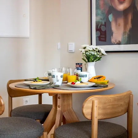Appartement 31 Janeiro 157 - Delightful 1br Flat W/ Ac & Balcony By Lovelystay *