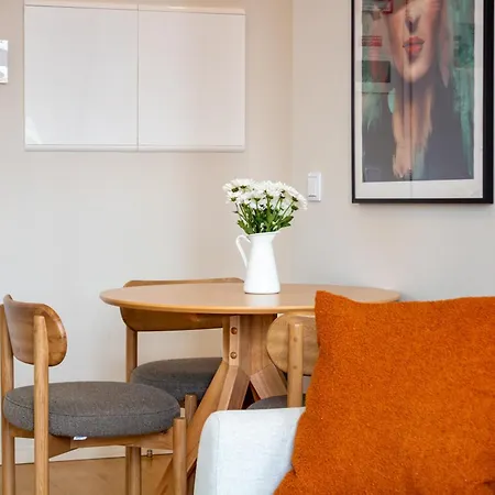 31 Janeiro 157 - Delightful 1br Flat W/ Ac & Balcony By Lovelystay