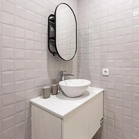 Apartament 31 Janeiro 157 - Delightful 1br Flat W/ Ac & Balcony By Lovelystay *