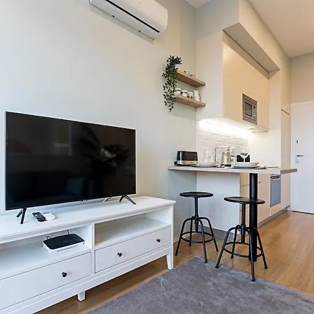 31 Janeiro 157 - Delightful 1br Flat W/ Ac & Balcony By Lovelystay *