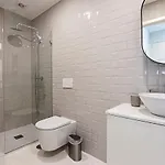 31 Janeiro 157 - Delightful 1br Flat W/ Ac & Balcony By Lovelystay פורטו